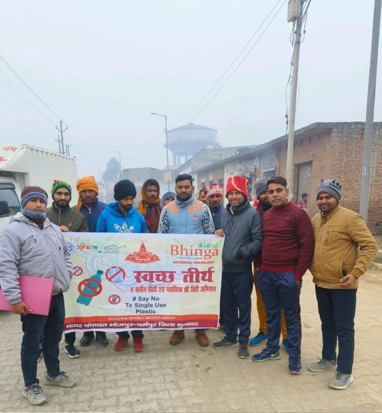 नगर पंचायत में प्रतिबंध पॉलिथीन के खिलाफ चलाया अभियान, वसूला जुर्माना