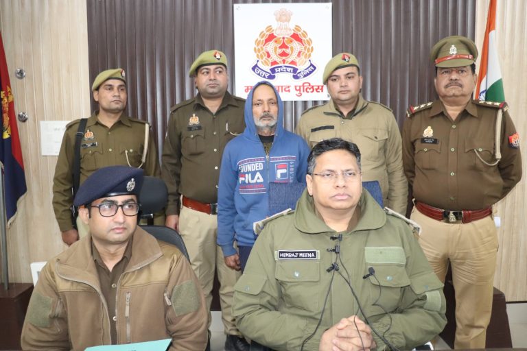 सौतेले बेटे की छुरे से गला रेतकर हत्या करने का आरोपी पिता गिरफ्तार,