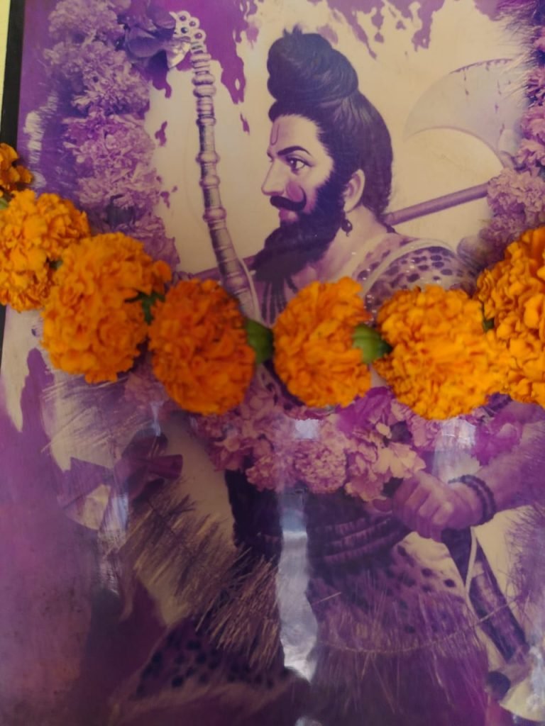 देवभूमि उत्तराखंड की प्राचीन तपोभूमि श्री गंगे बाबा उदासीनी अखाड़ा आश्रम श्मशान घाट रोड काशीपुर के नये युवा महन्त श्री श्री लखन दास जी महाराज द्वारानिमंत्रण पत्र।