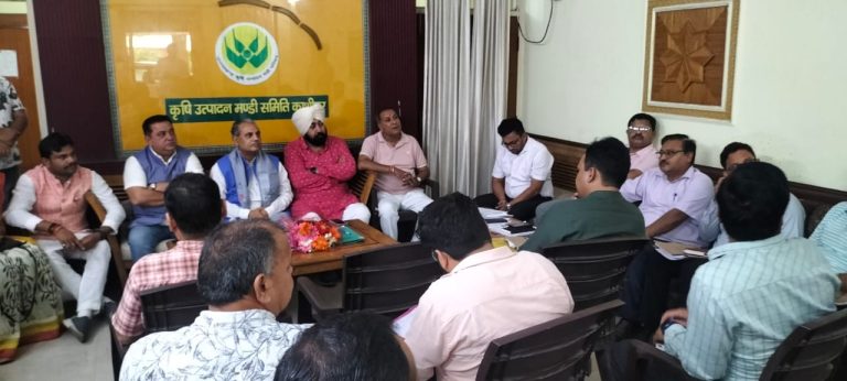 विनय रुहेला ने ली आपदा प्रबंधन की बैठक :अधिकारियों को दिए व्यवस्थाओं को दुरुस्त करने के निर्देश