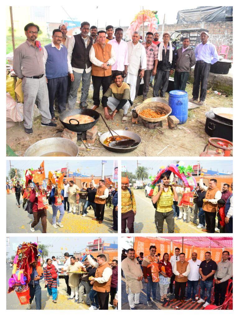 महापौर दीपक बाली ने शिव भक्तों पर पुष्प वर्षा कर वितरित किया प्रसाद