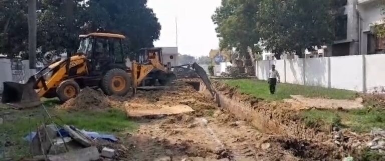 नगर के अतिक्रमण पर महापौर का चला पीला पंजा, जल्द मिलेगी जल भराव से निजात