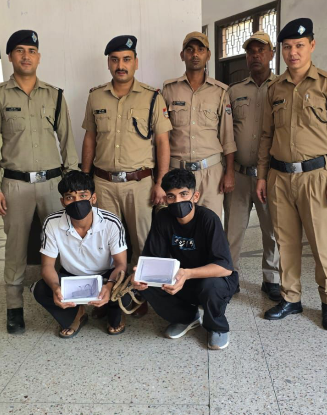 काशीपुर पुलिस द्वारा एक तमंचा 315 बोर मय एक जिंदा कारतूस व एक चाकू के साथ दो अभियुक्तो किया गिरफ्तार