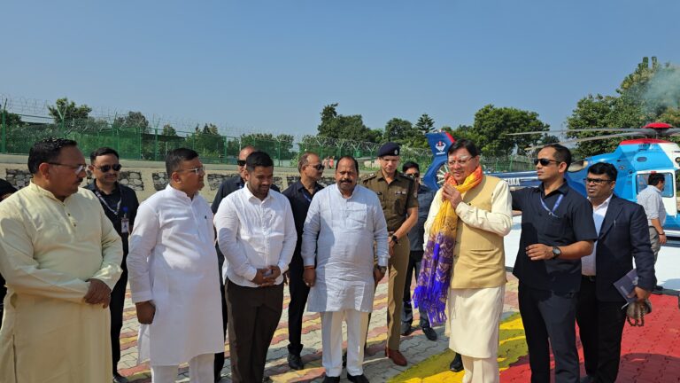 मुख्यमंत्री पुष्कर सिंह धामी खटीमा पहुंचे, जनता से की मुलाकात और सुनी समस्याएं