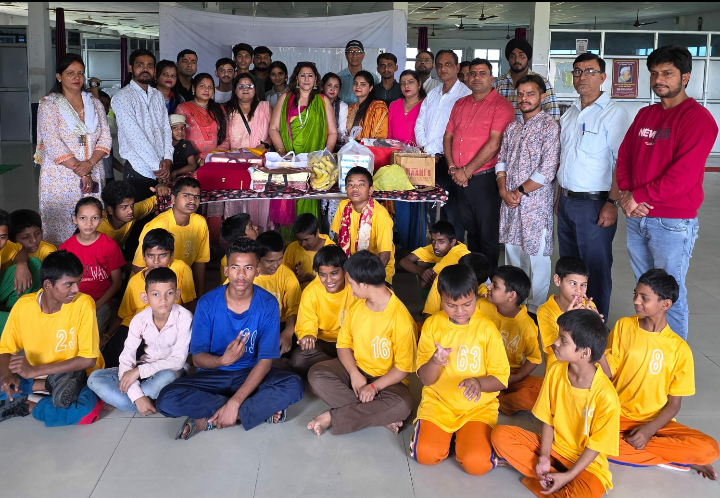 दिव्यांग नहीं, दिव्यता की पहचान : नन्हें हाथों ने दीपावली में भरी रोशनी”