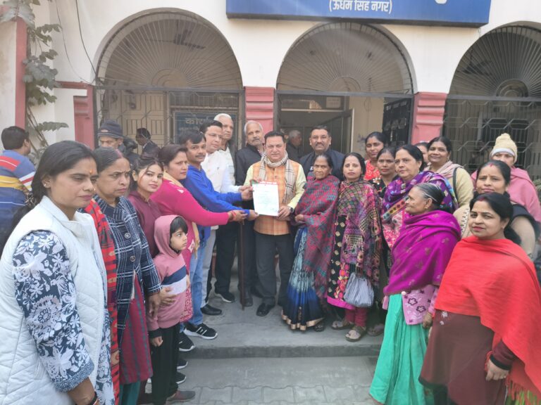 किसानो और आवास विकास के लोगों ने महापौर दीपक बाली को दिए ज्ञापन