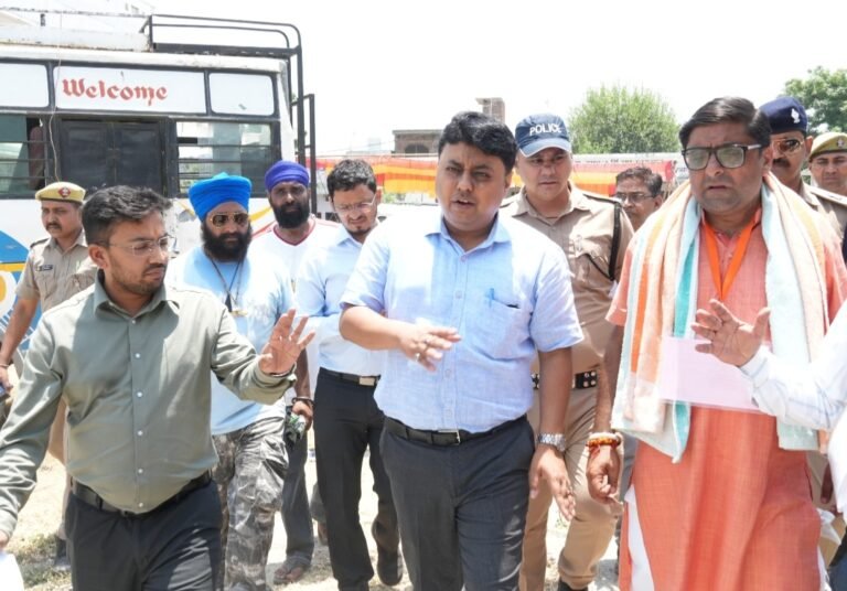 नगर पंचायत गढ़नेगी उपचुनाव: जिलाधिकारी ने मतदान केंद्रों का किया निरीक्षण, 55% मतदान दर्ज