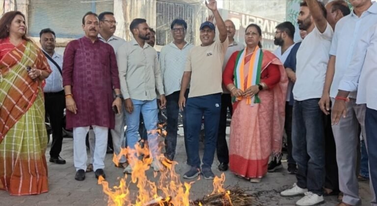 काशीपुर सरकारी मशीनरी के दुरुपयोग के आरोप में कांग्रेस ने फूंका भाजपा सरकार का पुतला