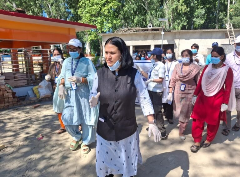 युवा दिवस के उपलक्ष्य में गुलरभोज, गदरपुर में साइबर सुरक्षा जागरूकता कार्यक्रम एवं सिंचाई विभाग के सहयोग से स्वच्छता जागरूकता कार्यक्रम का आयोजन